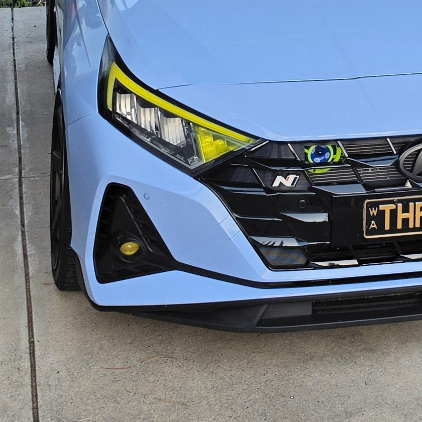 Hyundai i20N fog light surround before the blackout kit, factory finish